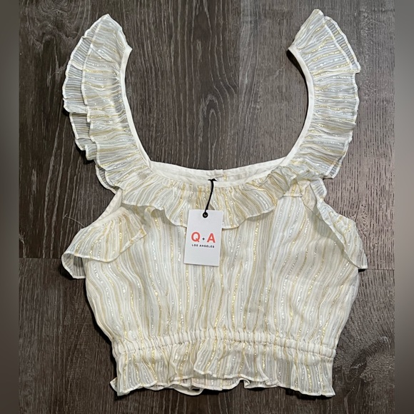 Q&A**Beautiful Summer Top***Small $112 - Picture 4 of 5